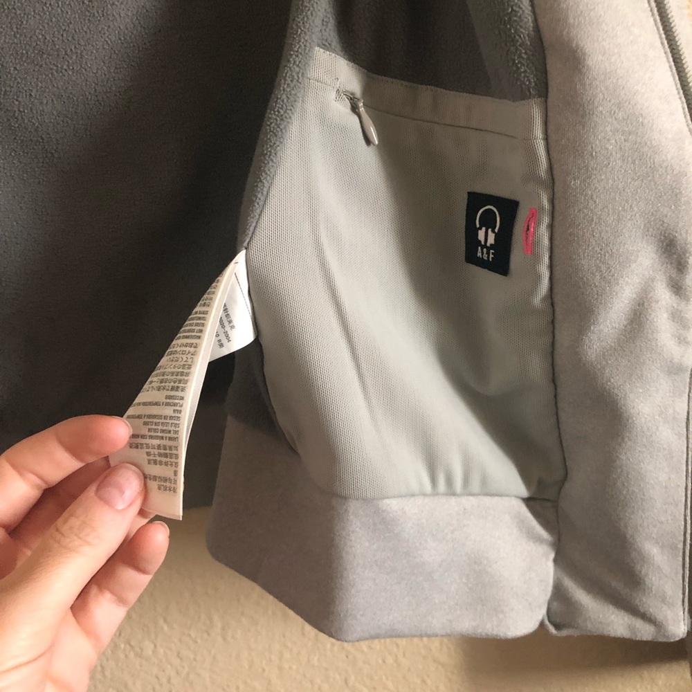 A&F runners jacket - Picture 5 of 5